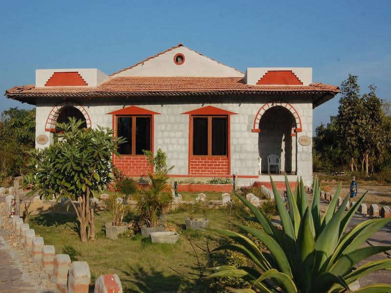 Mogli Resort Kānha Exterior foto