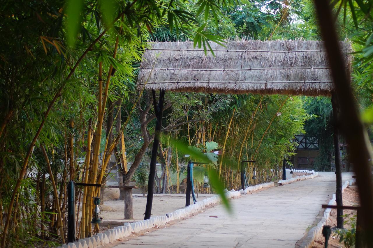 Mogli Resort Kānha Exterior foto