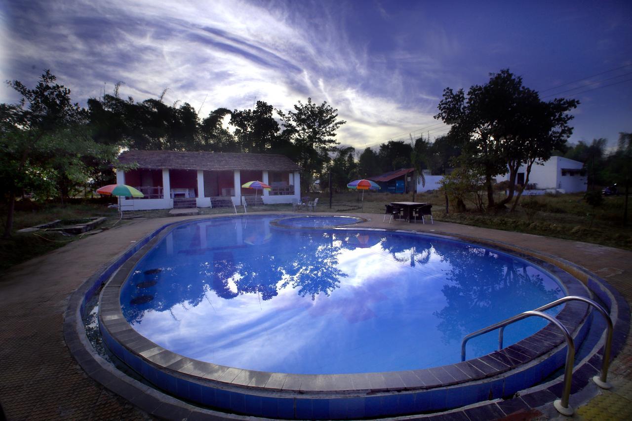 Mogli Resort Kānha Exterior foto
